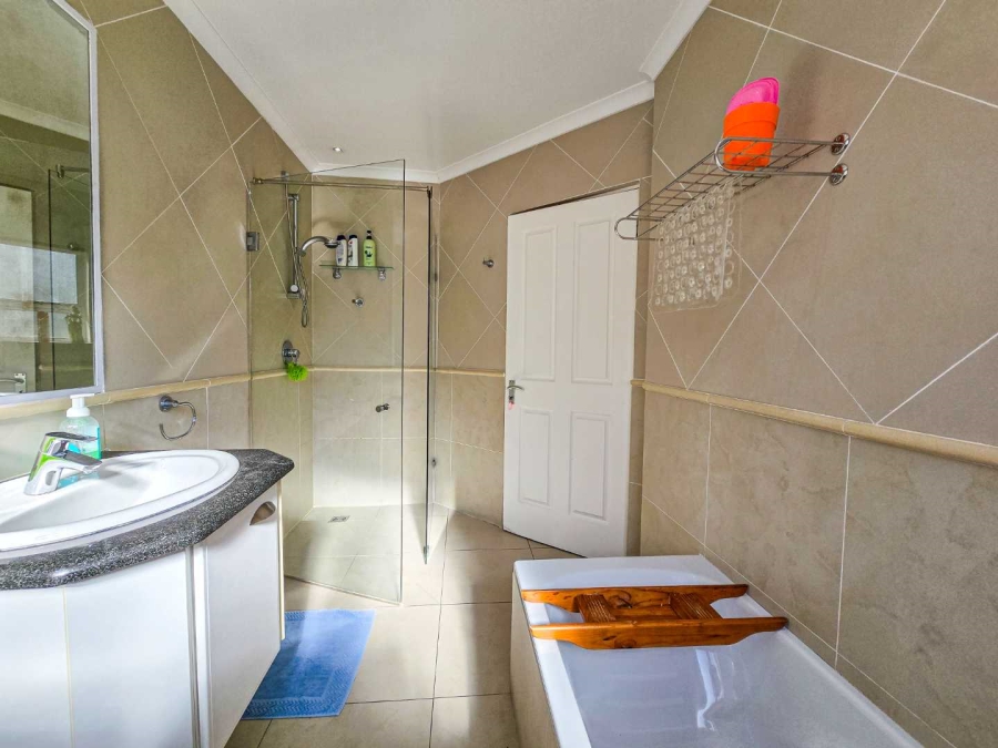 3 Bedroom Property for Sale in Stilbaai Wes Western Cape